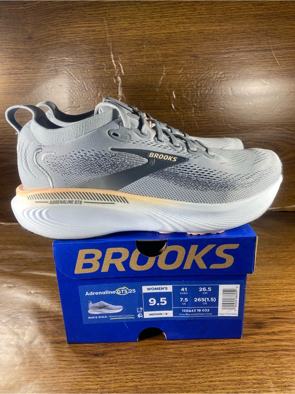 Brooks Adrenaline GTS 25 women’s shoe size 9.5